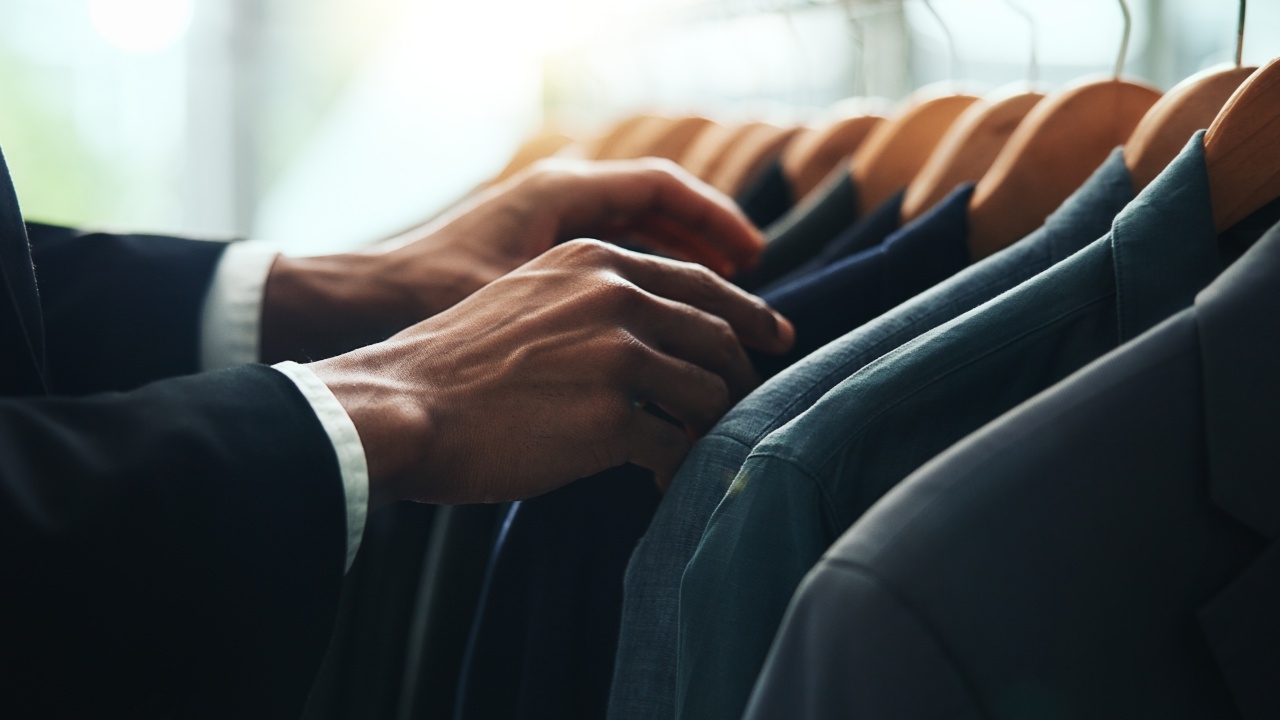 พบเอกสารประกันสังคม จ้างตัดสูท 35 ล้าน ผู้ได้งานเป็นเจ้าเดียวกับที่ได้พิมพ์ปฏิทิน