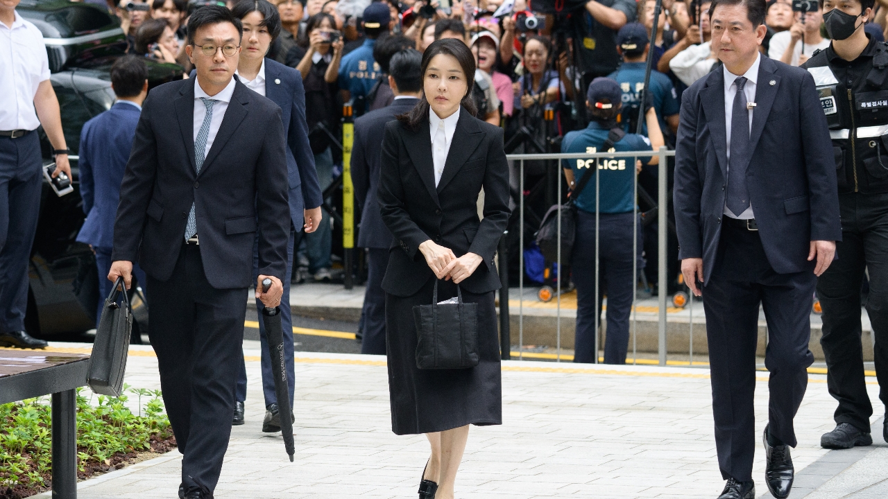 ศาลเกาหลีใต้เตรียมอ่านคำพิพากษาคดีทุจริตอดีตสตรีหมายเลขหนึ่ง “คิม กอน ฮี” อัยการขอจำคุก 15 ปี