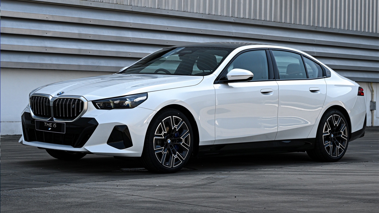 ราคา BMW i5 eDrive40 M Sport รุ่นประกอบในไทย ถูกลงกว่าเดิม 1.5 ล้าน เหลือ 3.4 ล้าน
