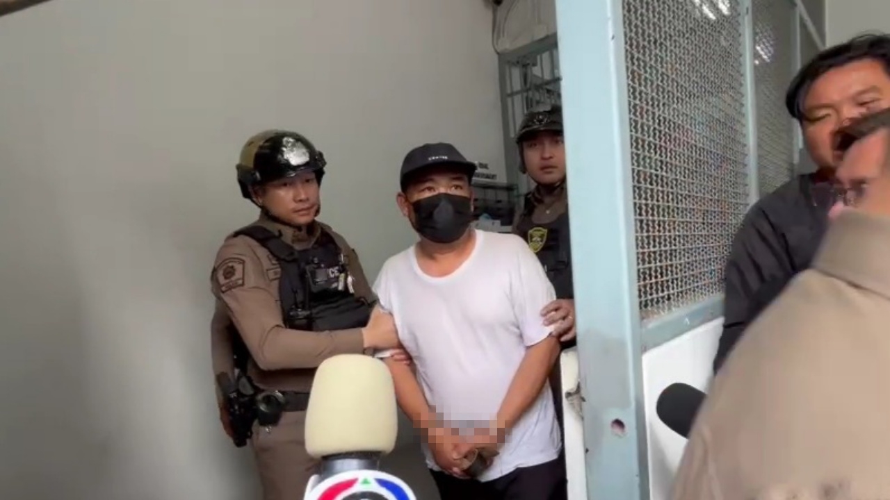 คุมฝากขัง รปภ. เตะไรเดอร์สาวสลบคาเท้า พยักหน้ารับเสียใจ