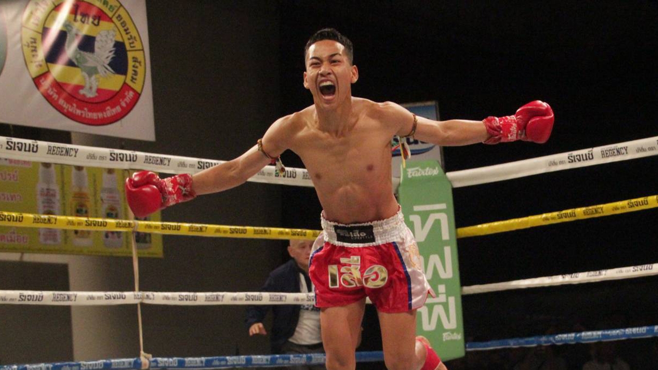 Phetsingkorn and Muangchang Kick Off the New Year with Victory in the 25th True Thai Boxing Tournament, Poonsuea Round A