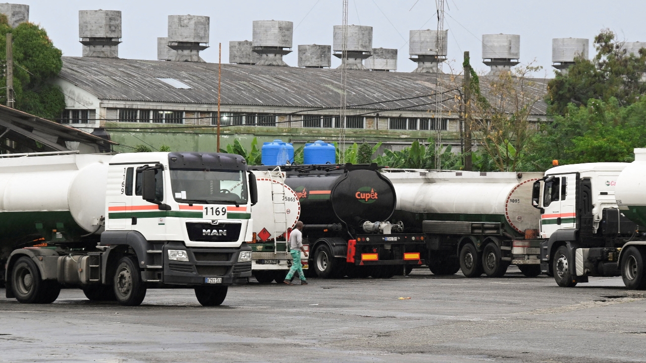 ทรัมป์เพิ่มแรงกดดัน ขู่ตั้งกำแพงภาษีประเทศขายน้ำมันให้คิวบา