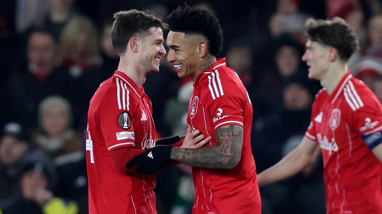 Nottingham Forest Thrashes Ferencváros to Advance in Europa League Playoffs