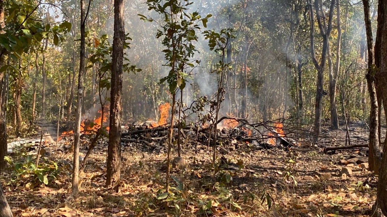 ด่วน เครื่องบิน AT-6 ตกบริเวณ อ.จอมทอง มีผู้เสียชีวิต เจ้าหน้าที่เร่งตรวจสอบ