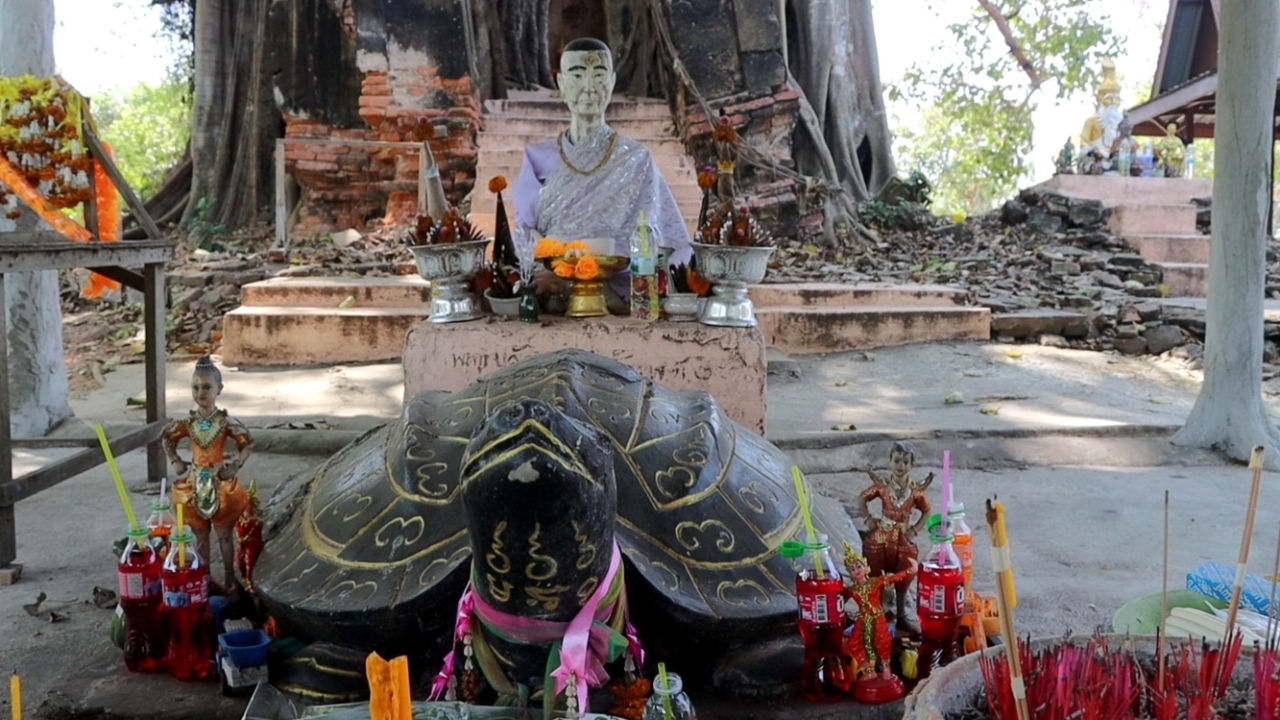 คอหวยมาตามนัด แห่ขอเลขเด็ด “วิหารแกลบ” วัดหนองเต่า ลุ้นโชคงวด 16/2/69