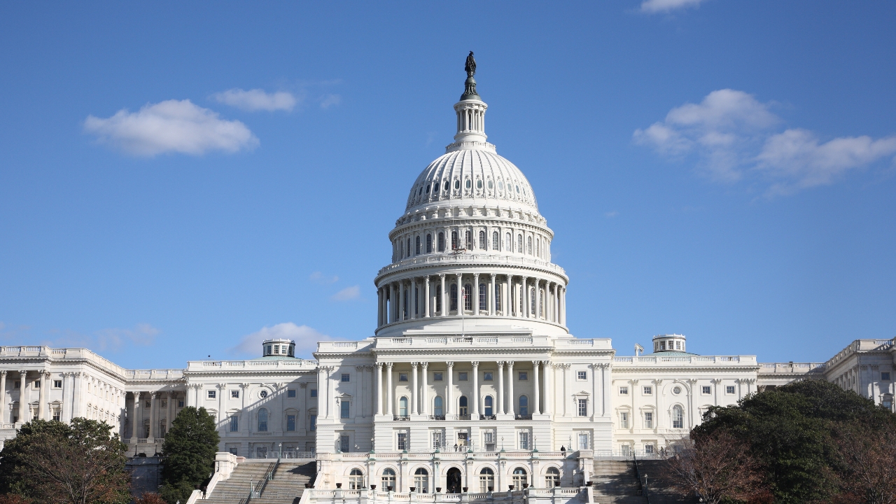 สภาผู้แทนราษฎรสหรัฐฯ ลงมติสวนทรัมป์ คัดค้านมาตรการขึ้นภาษีแคนาดา