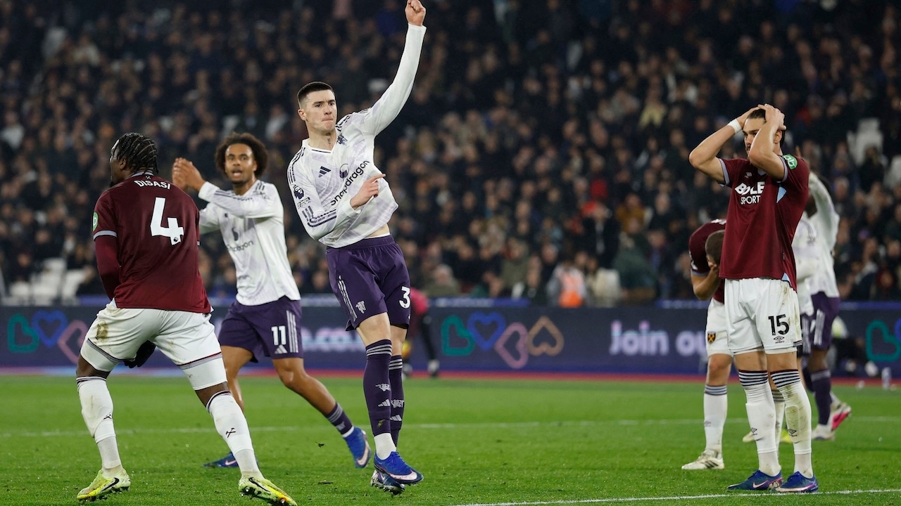 Manchester United Nearly Lost but Draws with West Ham in Premier League Clash