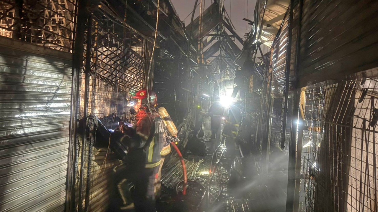 เปิดภาพความเสียหาย "ไฟไหม้ตลาดนัดจตุจักร" ลามวอด 28 ล็อก คาดไฟฟ้าลัดวงจร