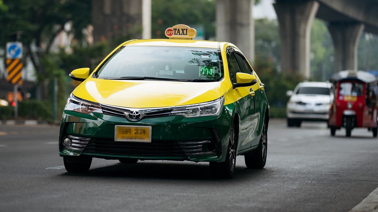 ขนส่งฯ เอาจริงคุมเข้มแท็กซี่ ติด “QR Code” เชื่อม Thai ID ระบุตัวตน ติดตามการเดินทาง