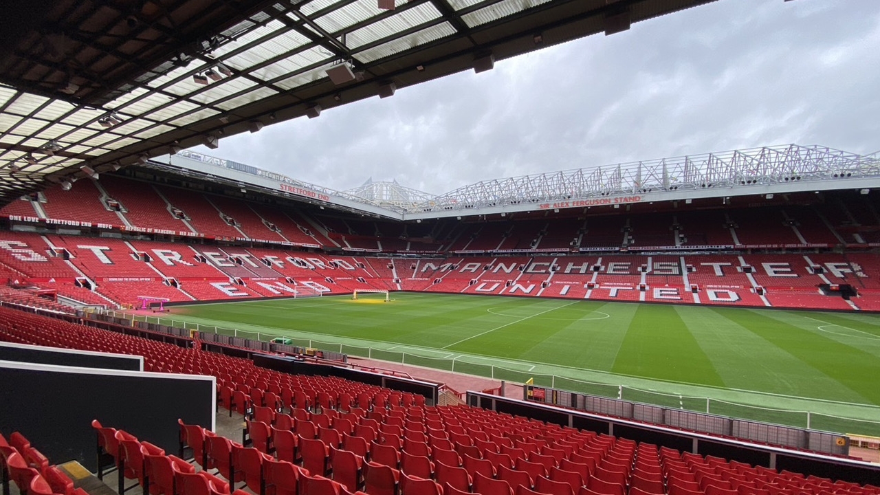 One Manchester United Star May Lose Place After Coaching Change from Amorim to Carrick, Facing Possible Transfer