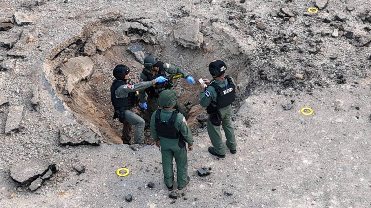 ตรวจสอบเหตุคนร้ายซุกระเบิด 80 กก. บึมชุดลาดตระเวนเลือกตั้ง ทหารเจ็บ 1 ราย