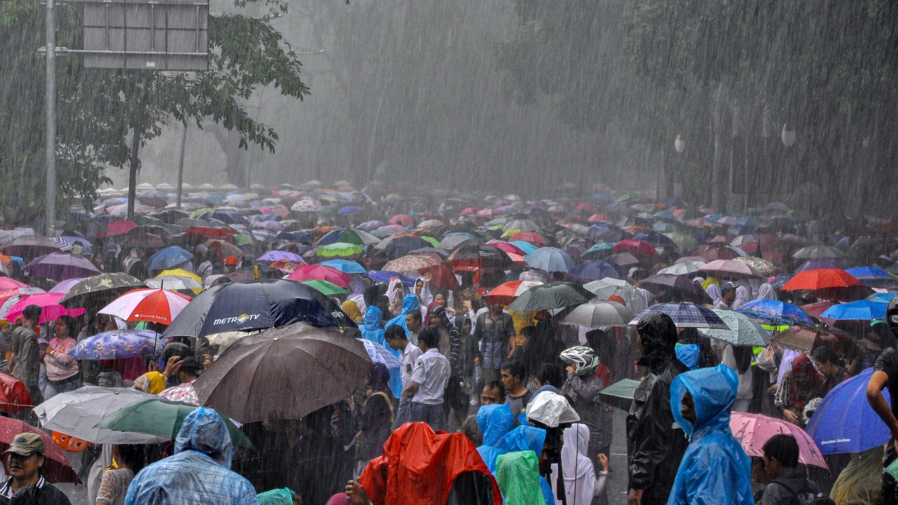 เตือน "พายุฤดูร้อน" ฉบับ 4 เช็กรายชื่อจังหวัดเสี่ยง "ฝนตกหนัก" 23-25 ก.พ. 69