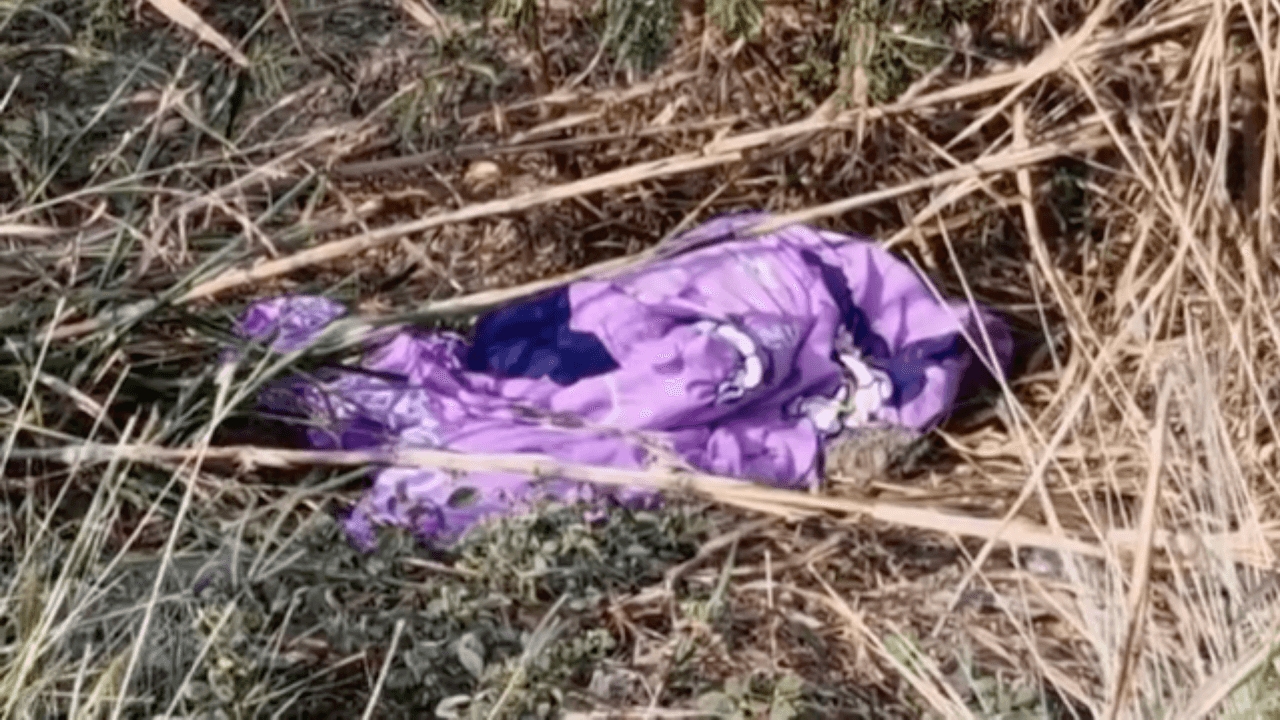 พบศพเด็กหญิง อายุ 3-5 ปี แขนขวาหาย ถูกทิ้งป่าริมถนน คันคลองชลประทาน