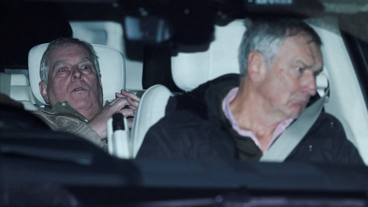 อดีตเจ้าชายแอนดรูว์ได้รับการปล่อยตัวแล้ว หลังถูกจับคดีประพฤติมิชอบ