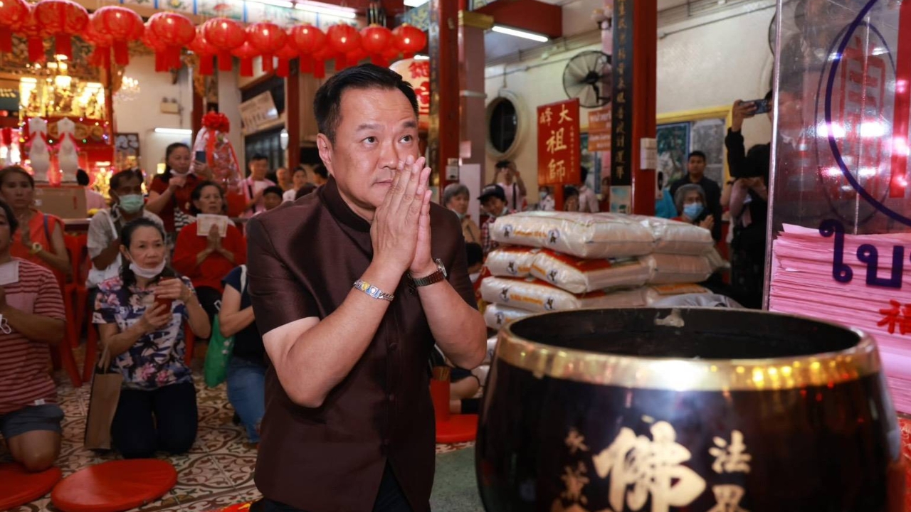นายกฯ อนุทิน ไหว้ศาลเจ้าไต้ฮงกง ก่อนไปเปิดงาน “พระนครคีรี – เมืองเพชร” เย็นนี้