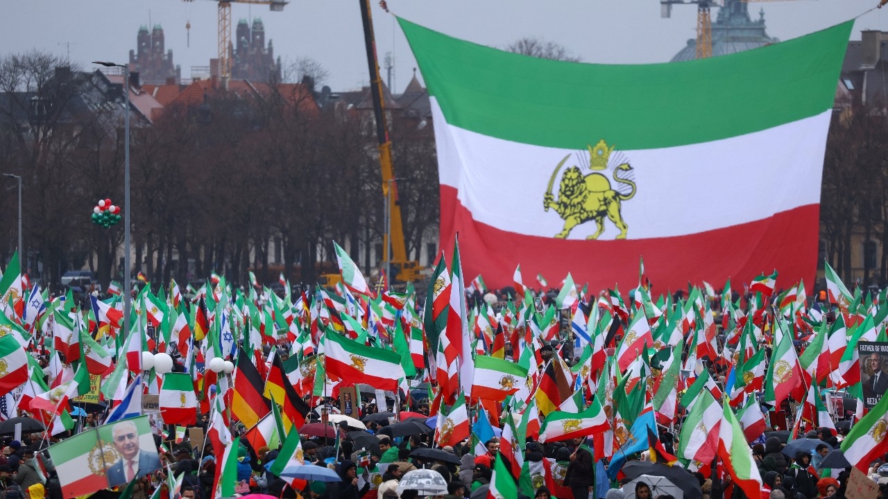 ม็อบมิวนิกนับแสนรวมตัวหนุน "มกุฎราชกุมารปาห์ลาวี" จี้โลกกดดันอิหร่านเปลี่ยนระบอบ