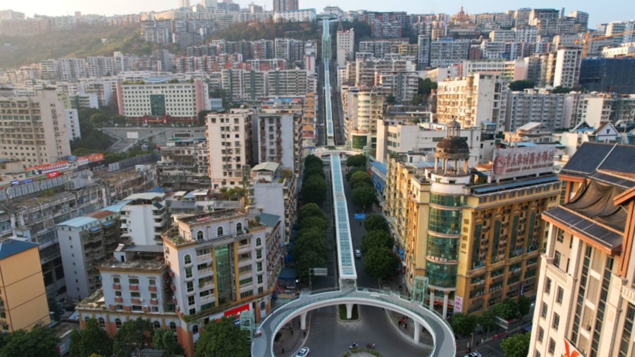 ฉงชิ่งทดสอบ "บันไดเลื่อนยักษ์" ยาว 905 เมตร แลนด์มาร์กใหม่ย่นเวลาเดินทางเหลือ 20 นาที