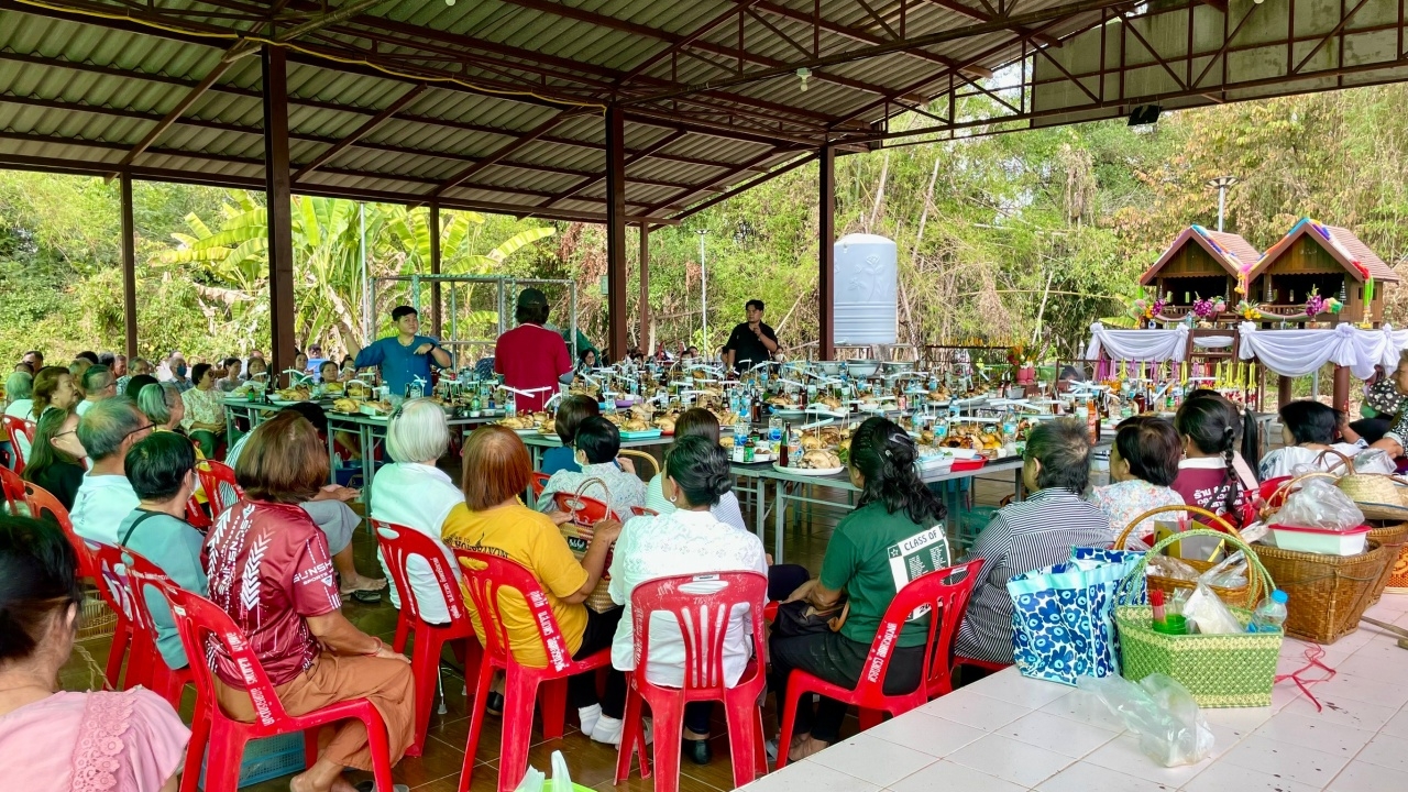ประเพณีสืบทอดชาวไทยพวน พิธี "เลี้ยงปู่ตา" จัดเครื่องเซ่นไหว้ตามจำนวนครัวเรือน