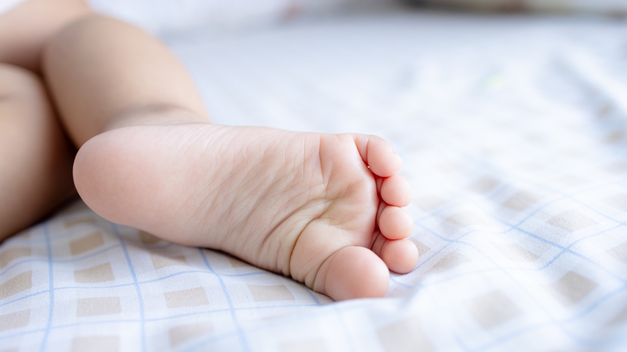 พ่อแม่ใจสลาย "ลูกสาววัย 10 เดือน" เสียชีวิต "เนิร์สเซอรี" อ้างเด็กสำลักนม