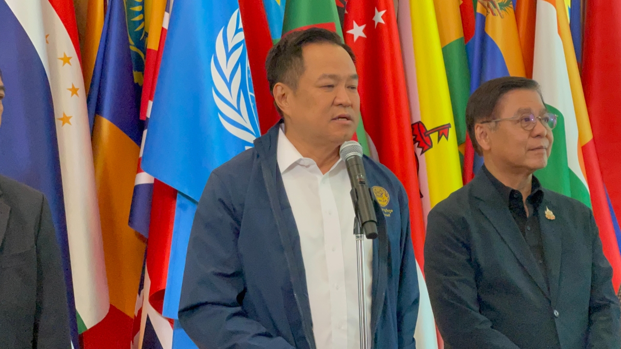 “อนุทิน” ยันไม่เคยบอกว่าไม่นั่งกลาโหม พรรคร่วมมีกล้าธรรมหรือไม่ ขอไปทีละขั้นตอน