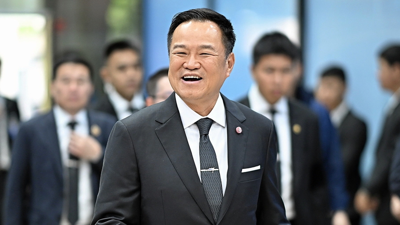 “อนุทิน” ไม่ตอบวางตัว “บิ๊กแดง-บิ๊กโด่ง” นั่ง รมว.กลาโหม หลังข่าวสะพัดชื่อ “ด”