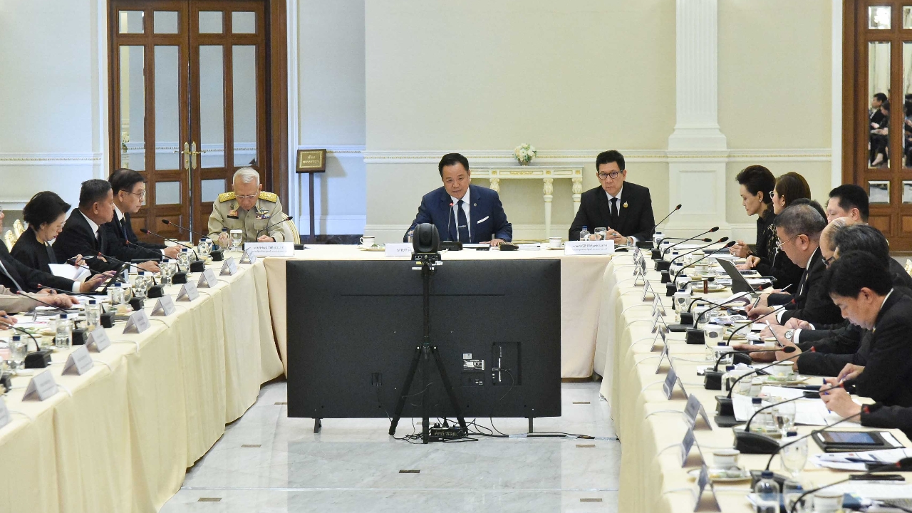 นายกรัฐมนตรี เรียกประชุมหน่วยงานด้านเศรษฐกิจ ประเมินสถานการณ์จำกัดความเสียหาย