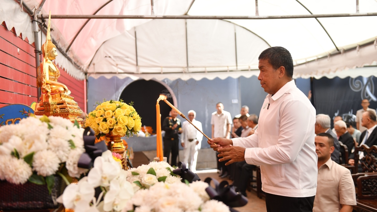 “ชัชชาติ” ทำพิธีบวงสรวงบูรณะศาลเจ้ากวางตุ้ง โบราณสถาน 150 ปี 