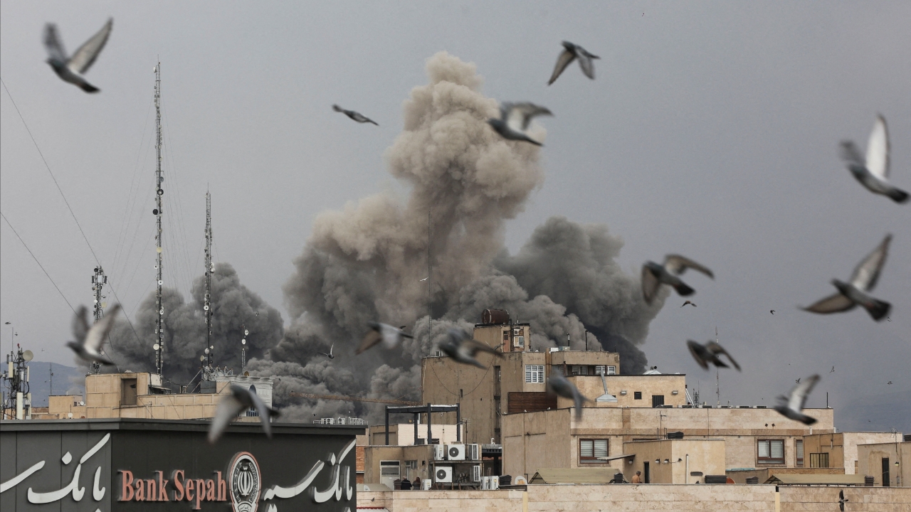 อิหร่านเผย 7 ผบ.กองทัพ ถูกสังหาร ลั่นศัตรูจะไม่ปลอดภัยแม้อยู่ในบ้าน