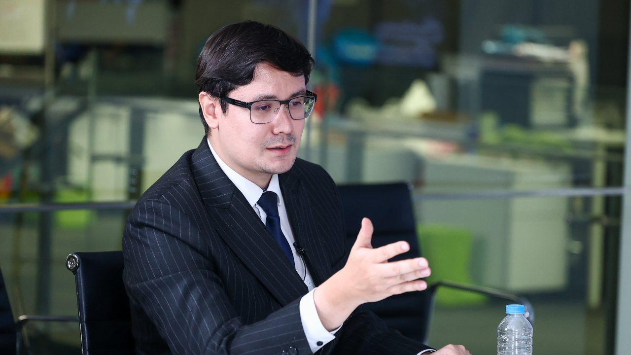 “โรม” ตั้งคำถามคดี “เบน สมิธ” จะออกหมายแดง ตามจับตัวต่อหรือไม่