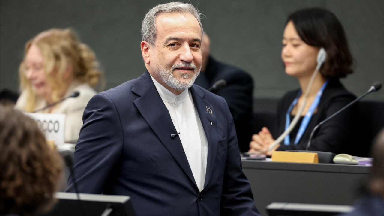 รัฐมนตรีอิหร่านอ้าง ไม่คิดปิดช่องแคบฮอร์มุซ แม้สงครามตึงเครียด