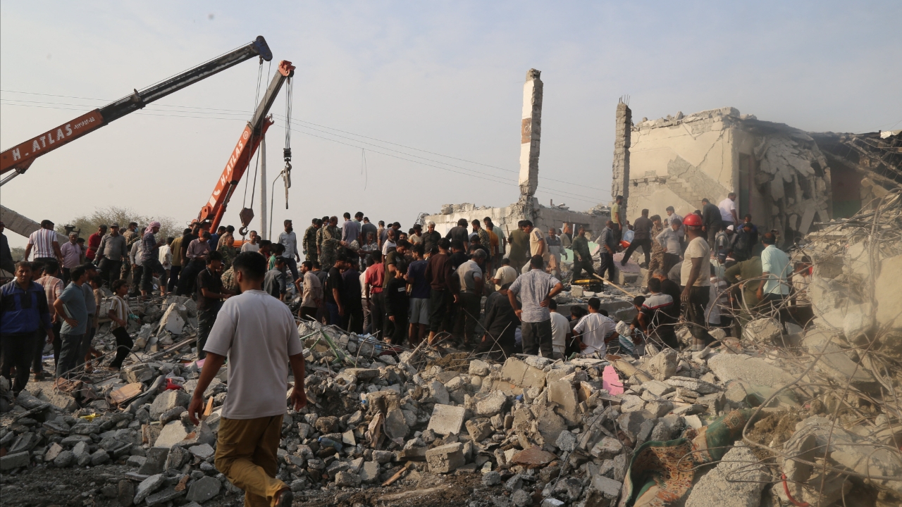 ดับพุ่ง 165 ศพ โรงเรียนหญิงล้วนอิหร่านโดนโจมตี กู้ภัยยุติค้นหาแล้ว