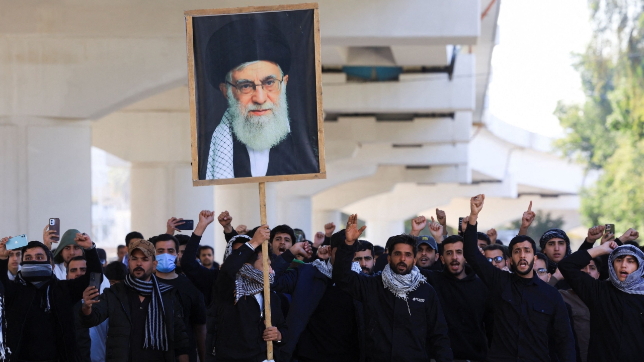 นานาชาติแตกเสียง หลังสหรัฐฯ-อิสราเอลถล่มอิหร่าน สังหาร "อยาตอลเลาะห์ อาลี คาเมเนอี" ผู้นำสูงสุด