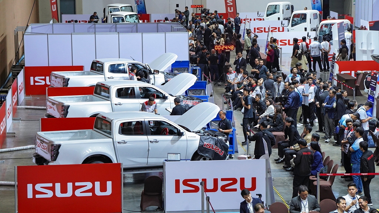 เคียงข้างคุณ เคียงคู่ไทย