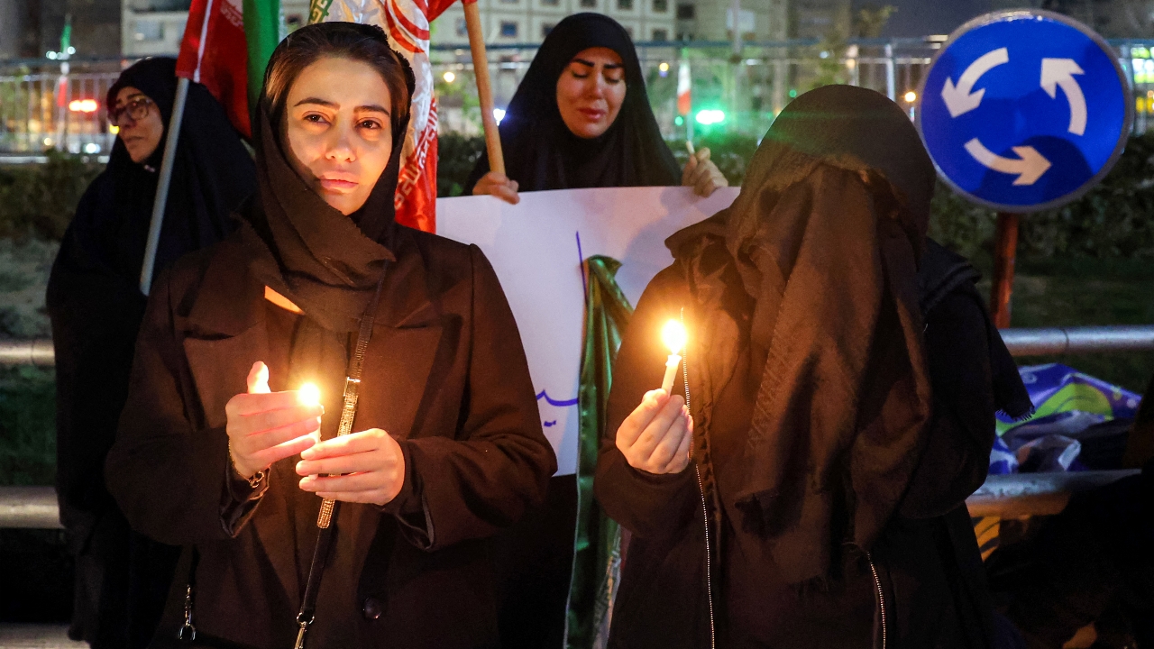 อิหร่านเริ่มไว้ทุกข์ 40 วัน ให้กับ "อยาตอลเลาะห์ อาลี คาเมเนอี"