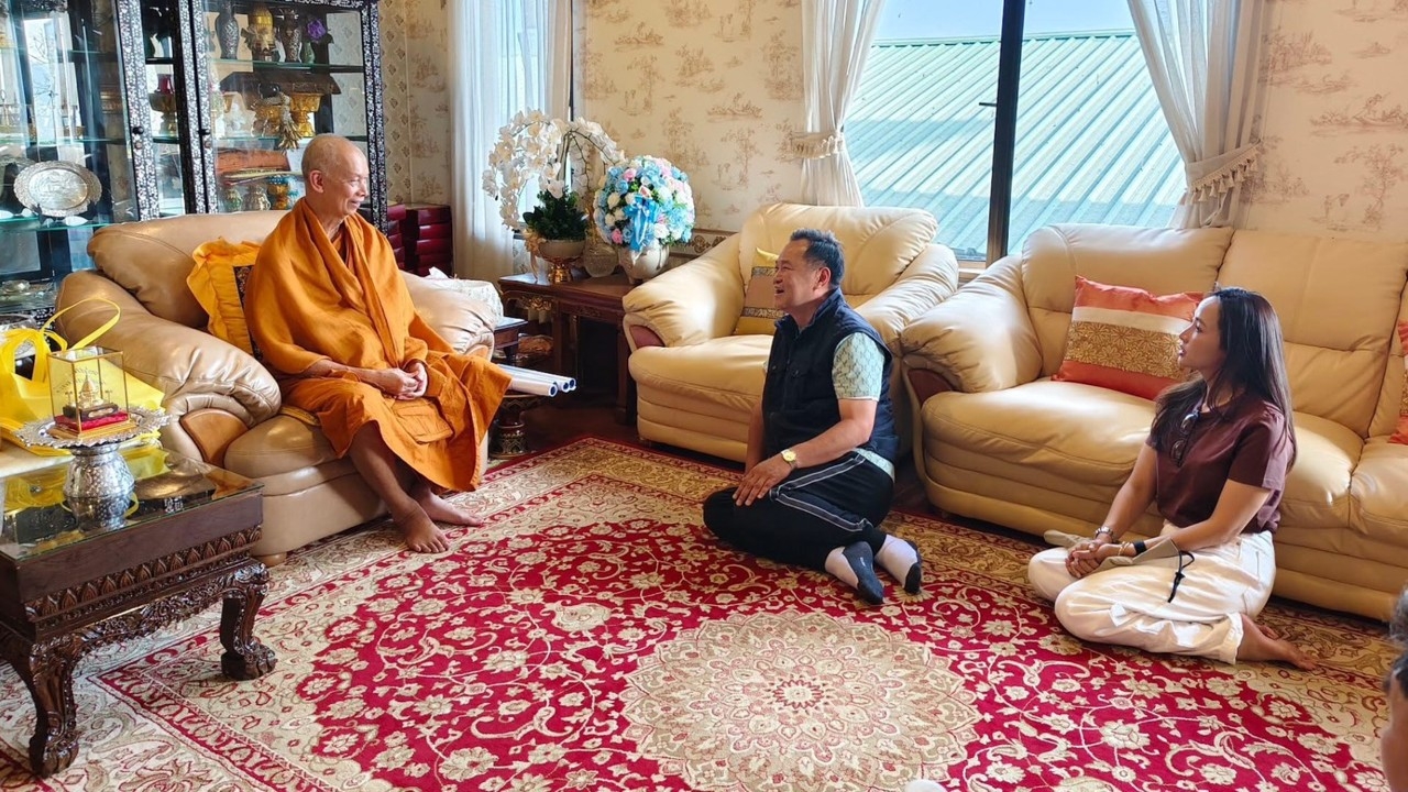 “อนุทิน-จ๋า” ไหว้พระธาตุดอยสุเทพ และพระพุทธสิหิงค์ เชียงใหม่  เพื่อความสิริมงคล