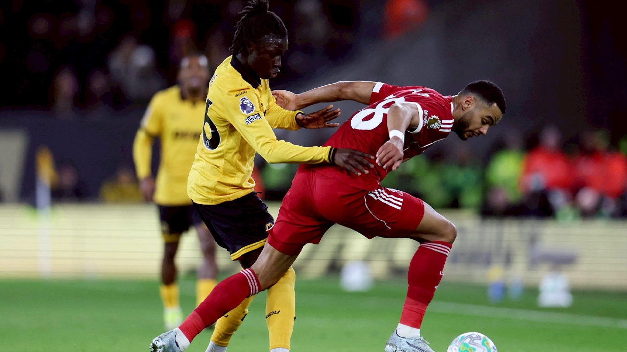 Famous Analyst Predicts Liverpool Will Go Unbeaten in Last 10 Matches but Slip Up in First Game