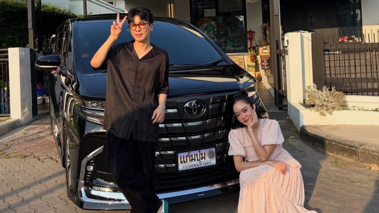 พีท กันตพร โอนกรรมสิทธิ์เปลี่ยนป้ายจริงให้ แก้มบุ๋ม ปรียาดา เลขทะเบียนรถสวยมาก