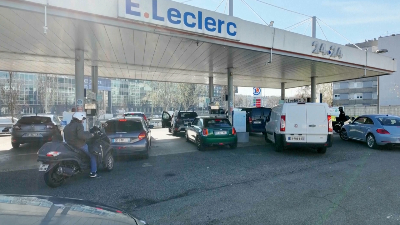 แตกตื่นกลัวน้ำมันขาด! ชาวฝรั่งเศสแห่เติมน้ำมัน หลังตะวันออกกลางตึงเครียดหนัก