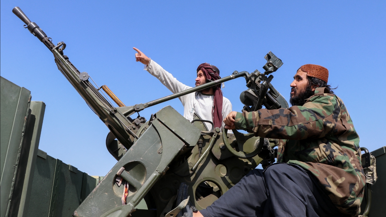 รมว.กลาโหมปากีสถานลั่น “เข้าสู่สงครามเปิด” กับอัฟกานิสถาน หลังเปิดฉากถล่มคาบูล