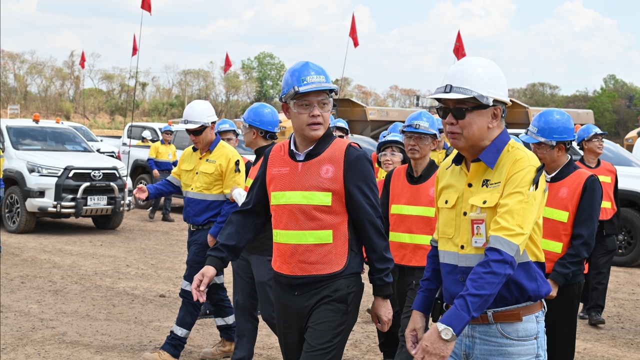 “ธนกร” บุกเหมืองทองอัครา ยุติพิพาทจบด้วยดี จี้คุมเข้มสิ่งแวดล้อม