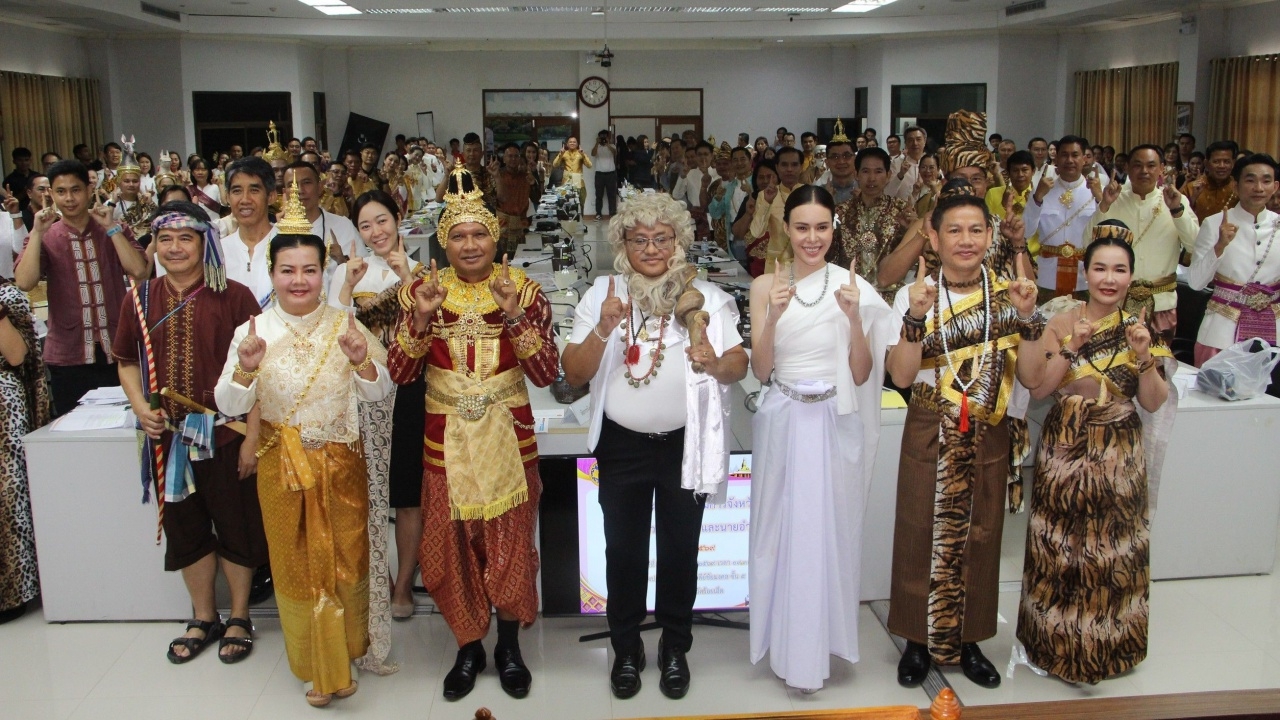 ผู้ว่าฯ ร้อยเอ็ด ปลื้มใจไวรัลชุดประชุม "งานบุญผะเหวด" หวังผลักดันไปสู่ระดับโลก