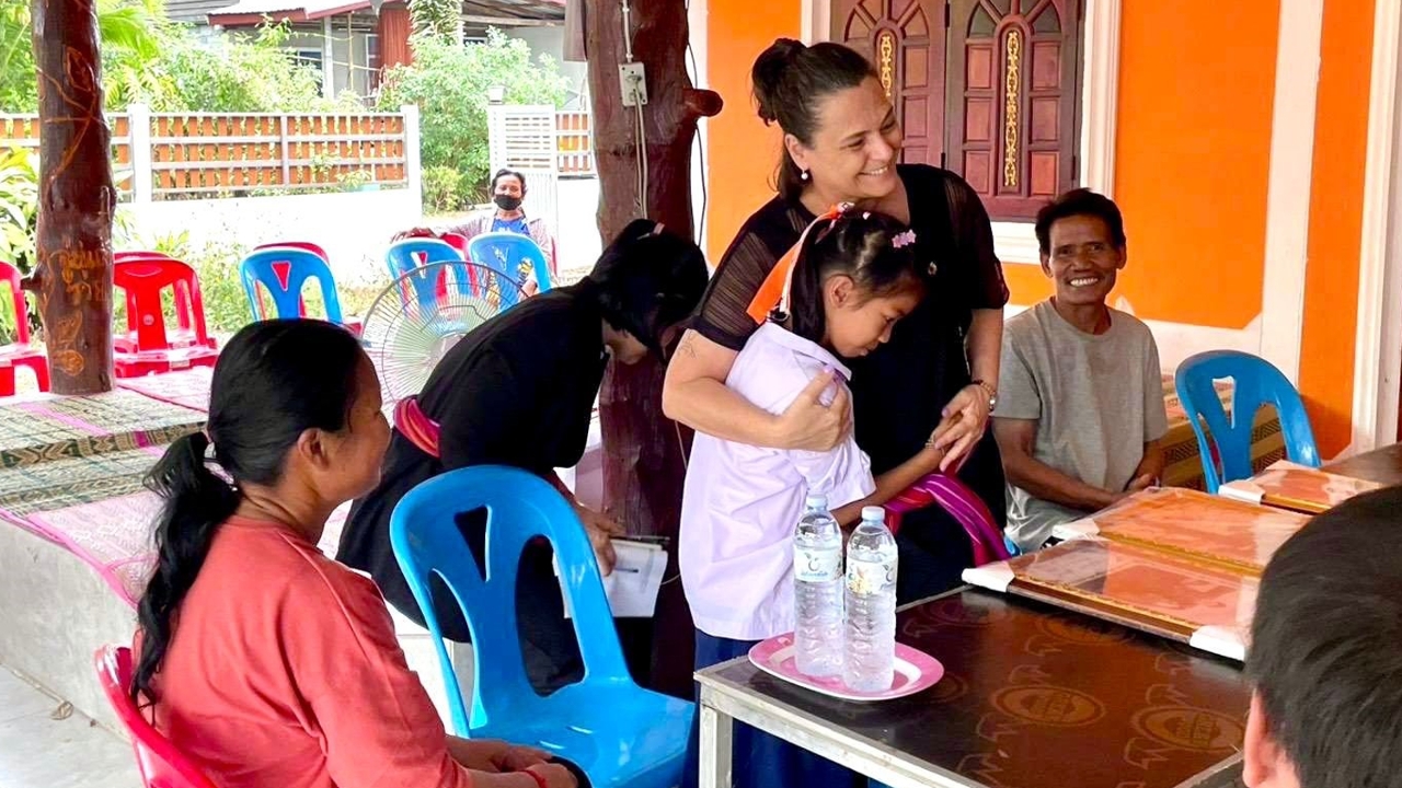 ทูตอิสราเอล เยี่ยม 4 ครอบครัวแรงงานชาวไทย เหยื่อที่ถูกกลุ่มฮามาสสังหาร