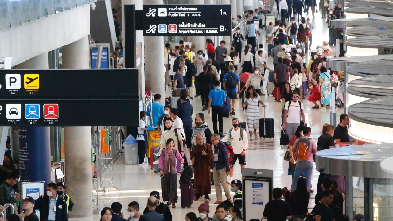 รัฐบาลปลื้มภาพรวมต้นปี 69 ต่างชาติเที่ยวไทยเกือบ 6 ล้านคน สร้างรายได้เกือบ 3 แสนล้าน