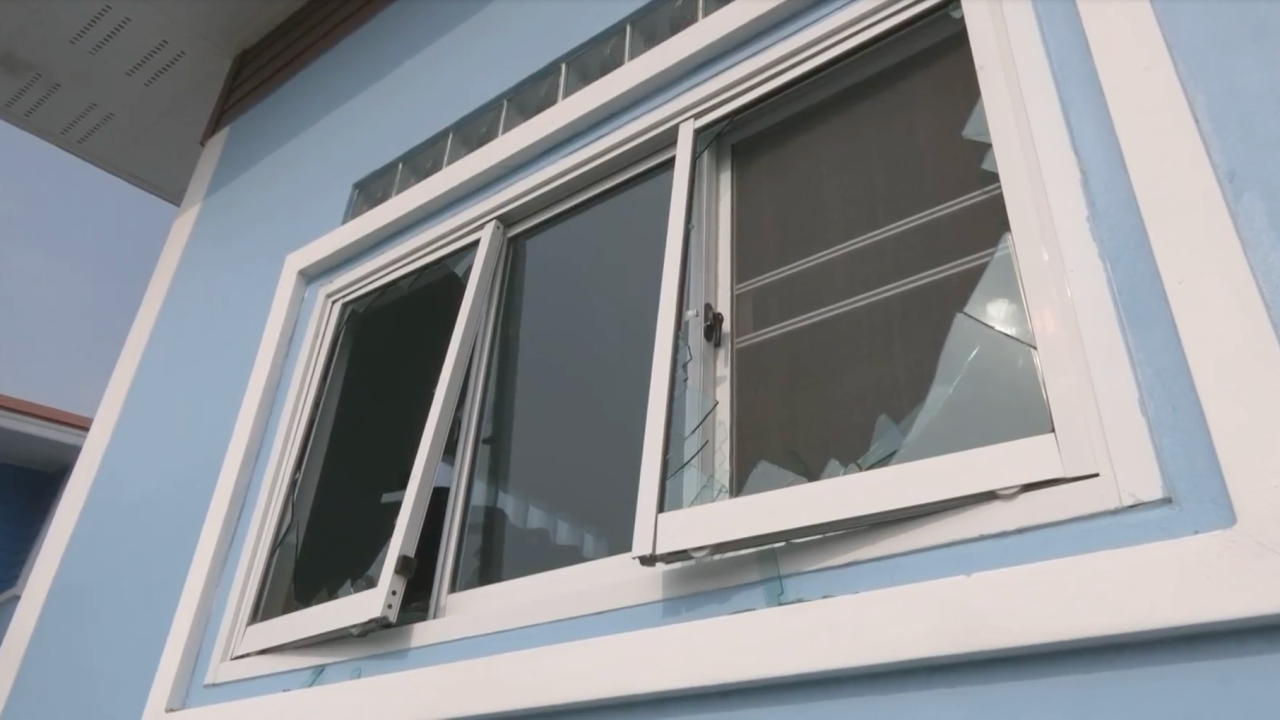 สาวเล่านาที คลังอาวุธระเบิด บ้านสะเทือน-ฝ้าเพดานถล่ม เตรียมย้ายหนีถาวร