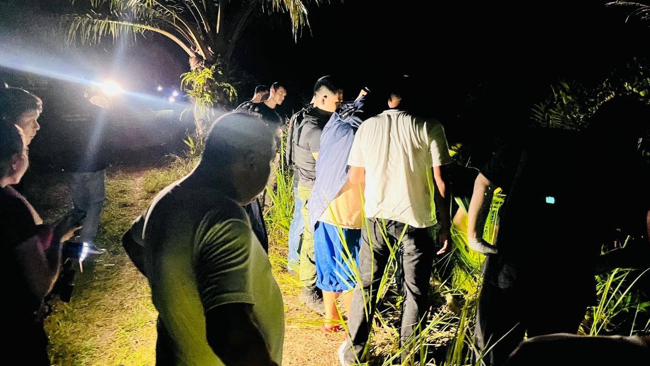 ฆ่าล้างหนี้ จับหนุ่มวัย 33 ยิงเสี่ยผลไม้เมืองจันท์ ชิงทอง 5 บาท โยนปืน-มือถือทิ้งน้ำ