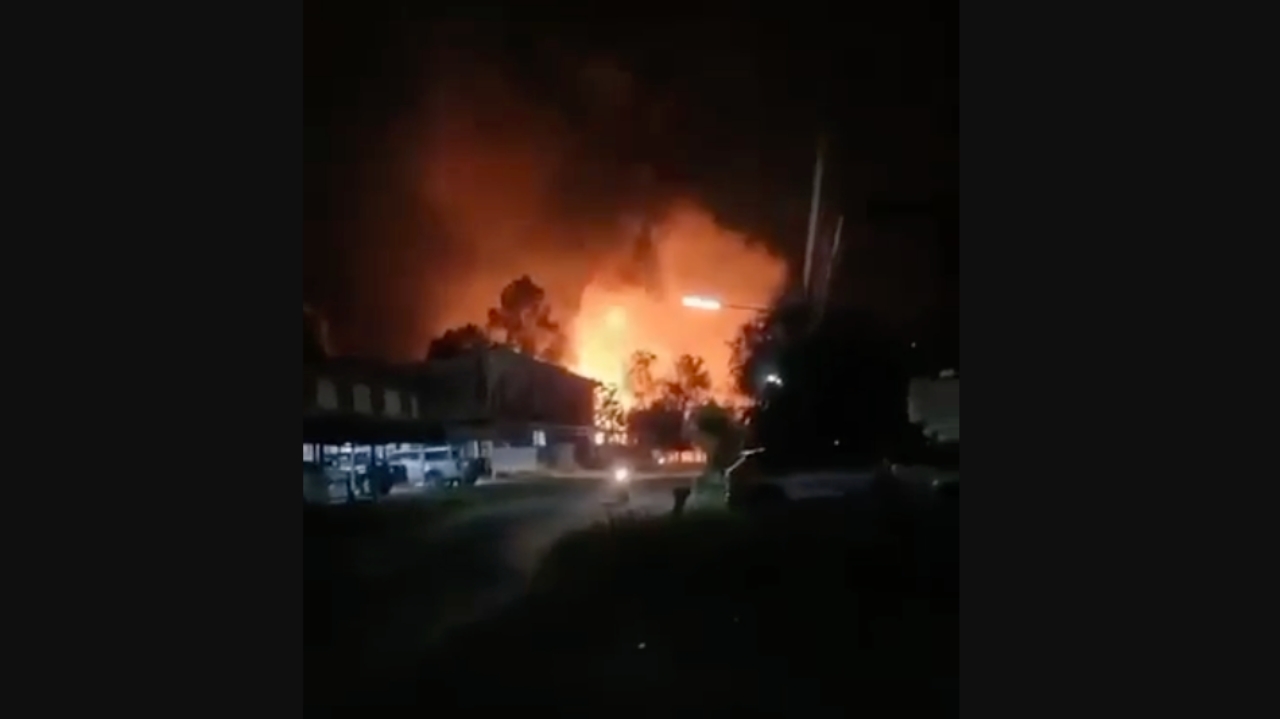 บึมดังต่อเนื่อง เหตุคลังอาวุธ ตชด. ระเบิด ที่สุรินทร์ ยังไม่ทราบเจ็บ-ตาย 