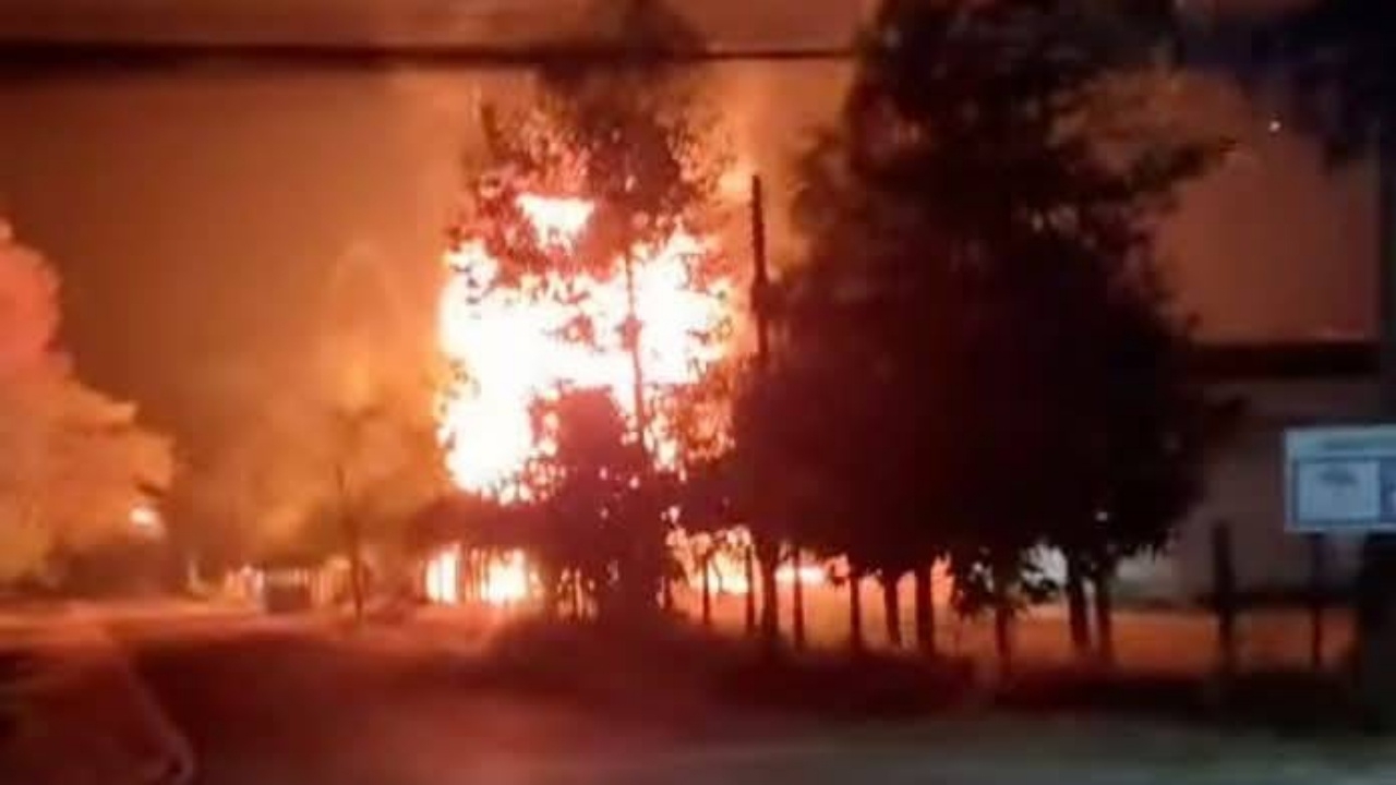 ด่วน! คลังอาวุธ ตชด.21 สุรินทร์ ระเบิด ไฟลุกไหม้รุนแรง เสียงระเบิดดังเป็นระยะ