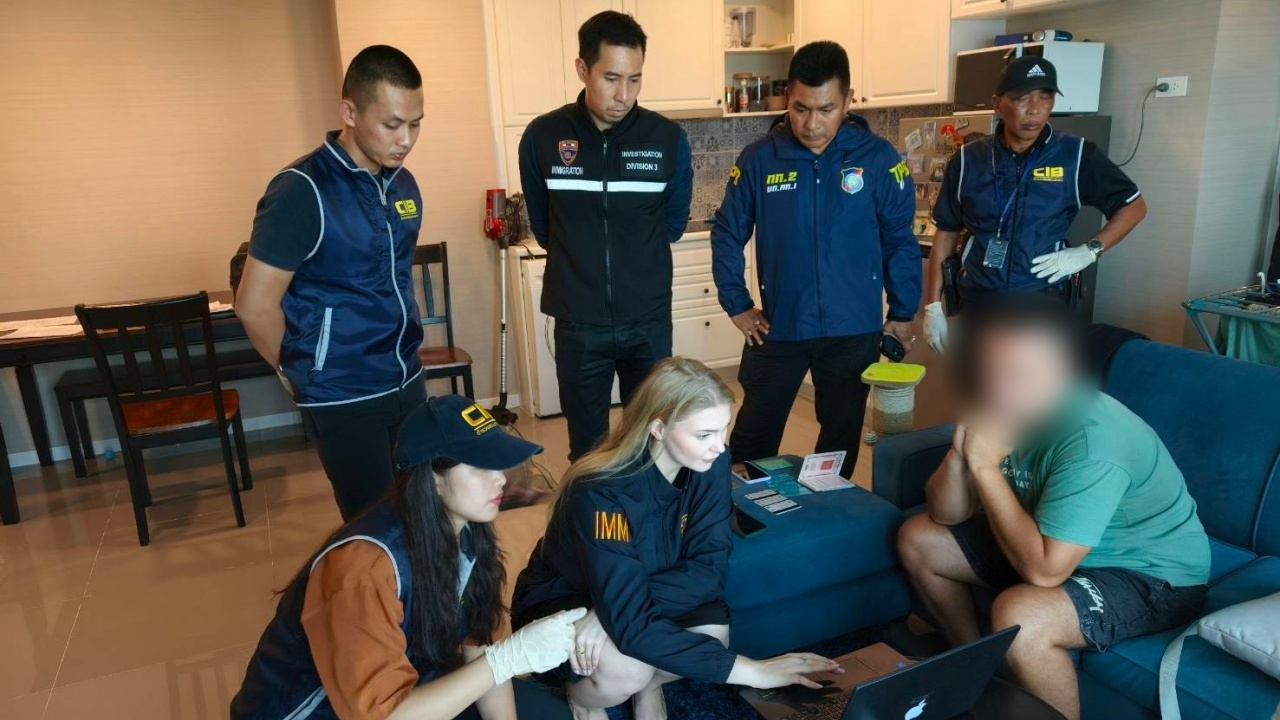 บุกรวบเครือข่ายสแกมเมอร์ข้ามชาติ ตระเวนกดเงินสดจากบัญชีม้า พื้นที่พัทยา–สัตหีบ