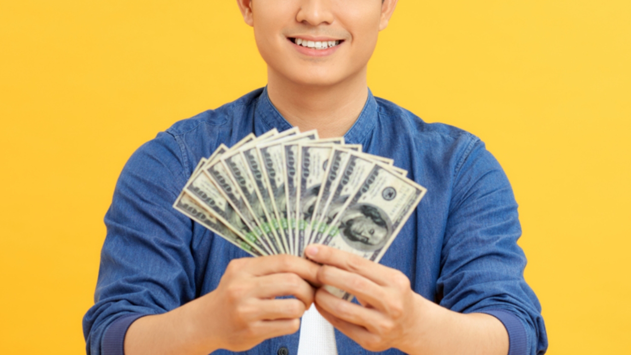 สีเสื้อมงคลวันหวยออก 16/3/69 หวยออกวันจันทร์ ใส่เสื้อสีอะไรนำโชค