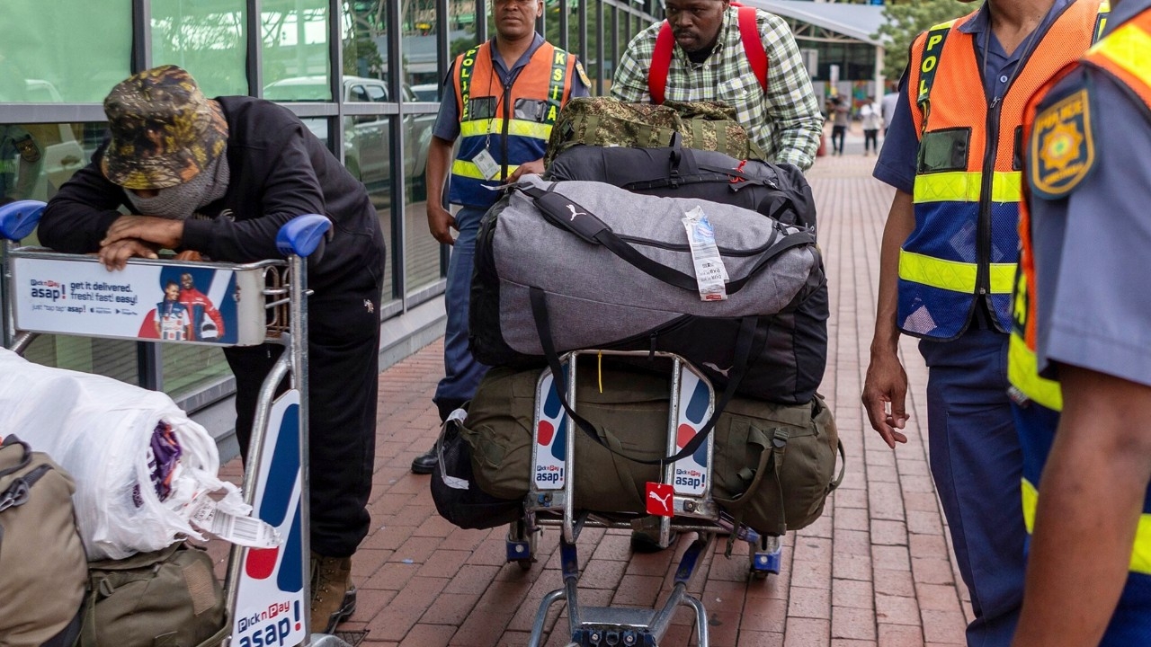 สอบ 11 ชายแอฟริกาใต้ ถูกหลอกไปรบให้รัสเซียในยูเครน